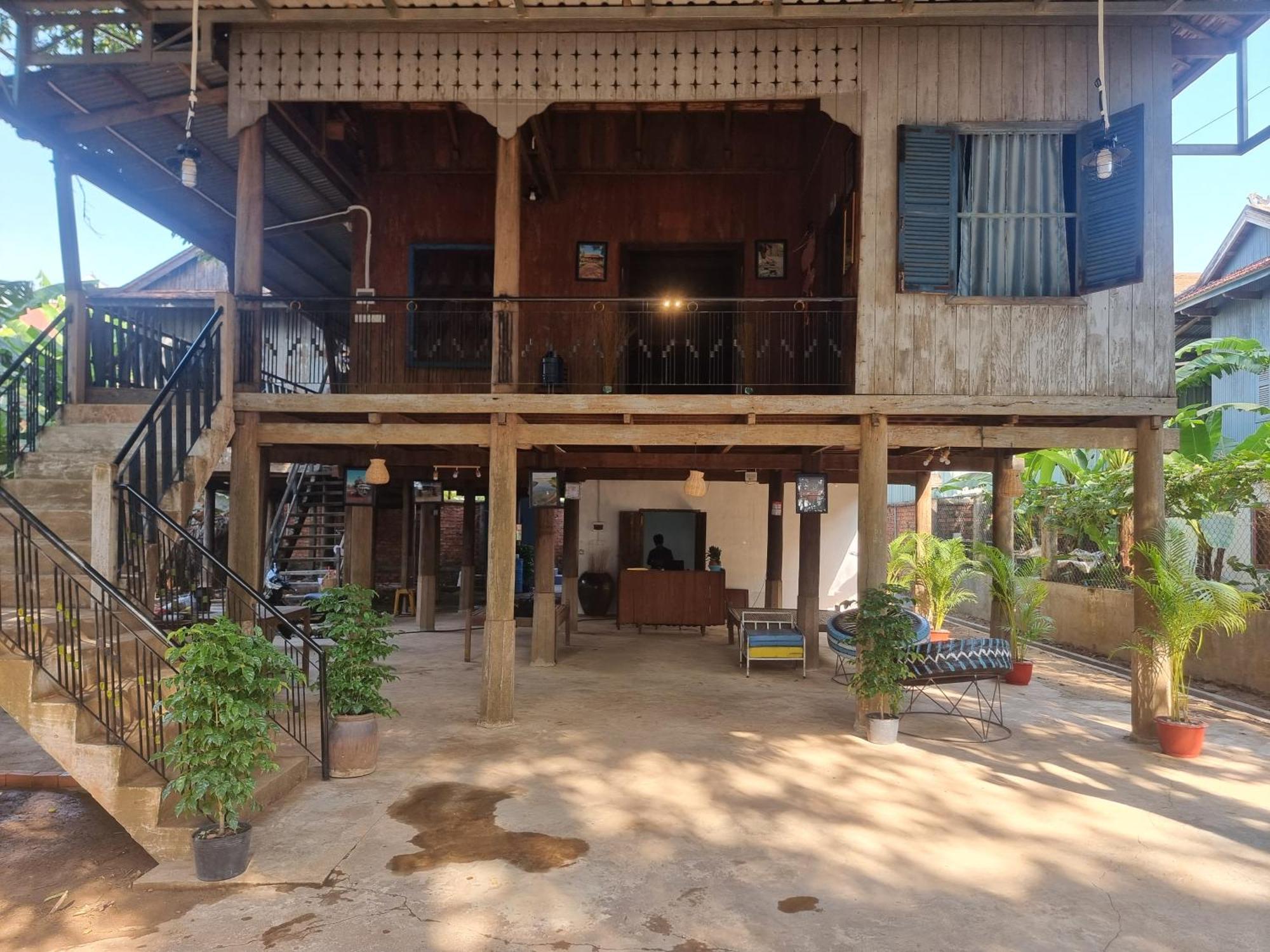 Discover Kratie Homesetay Exterior photo